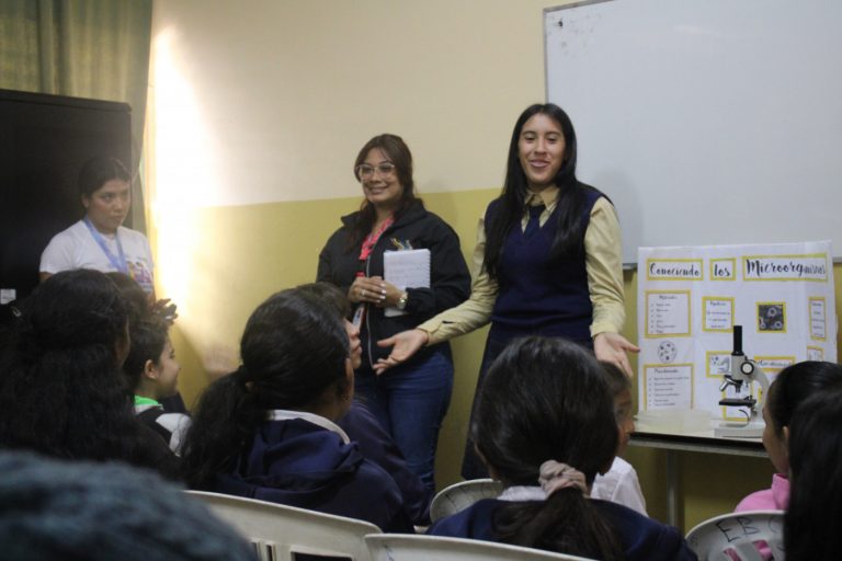 Alumnas de la ETC “Simón Rodríguez” participan en actividad    con motivo del Día Internacional de las Niñas y Mujeres en las TIC / Fotos: Oriana Albornoz y Génesis Caicedo.